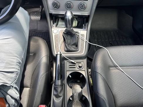 Used 2017 Volkswagen Golf Wolfsburg Edition FWD image 8