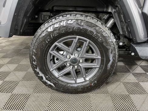 Used 2026 Jeep Gladiator Sport image 10