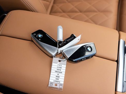 Used 2025 BMW X7 xDrive40i w/ M Sport Package AWD/4WD image 75
