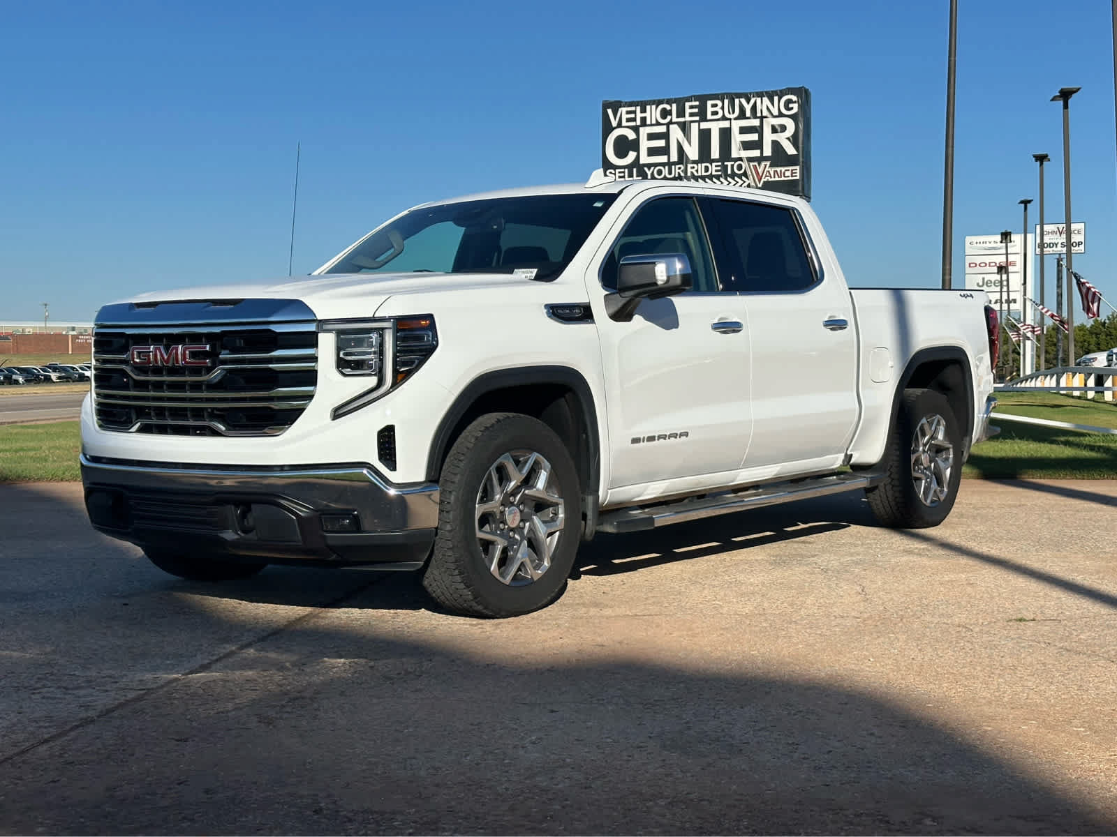 Used 2025 GMC Sierra 1500 SLT w/ SLT Premium Package AWD/4WD image 2
