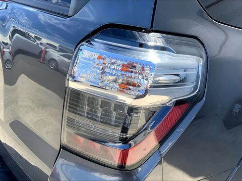 Used 2021 Toyota 4Runner Venture AWD/4WD image 31