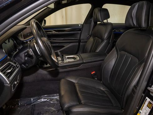 Used 2019 BMW 740i w/ M Sport Package image 12