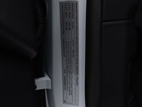 Used 2025 Bentley Flying Spur Plug-In Hybrid image 52