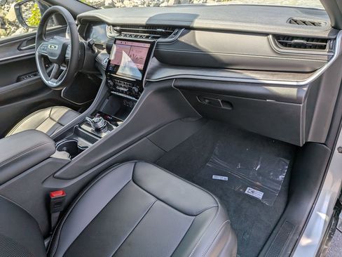 New 2025 Jeep Grand Cherokee L Limited w/ Luxury Tech Group II image 30