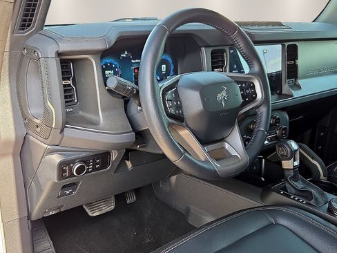 Used 2025 Ford Bronco Badlands AWD/4WD image 15