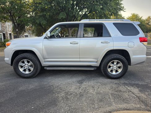 Used 2010 Toyota 4Runner SR5 RWD image 4