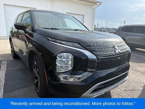 Used 2023 Mitsubishi Outlander SE FWD image 1