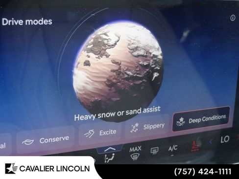 Certified 2025 Lincoln Nautilus Premier AWD/4WD image 43