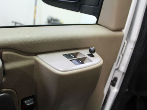 Used 2017 Chevrolet Express 2500 image 17