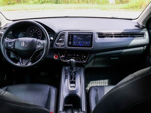 Used 2020 Honda HR-V Touring image 2