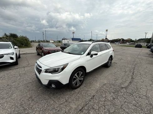 Used 2018 Subaru Outback 2.5i Limited AWD/4WD image 2