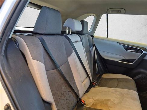 Used 2020 Toyota RAV4 XLE w/ XLE Grade Weather Package FWD image 17