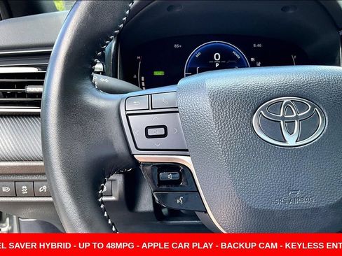 Used 2025 Toyota Camry SE FWD image 11