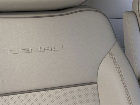 New 2026 GMC Yukon Denali w/ Sun & Power Step Package image 21