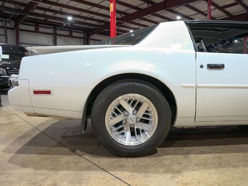 Used 1991 Pontiac Firebird Formula image 9