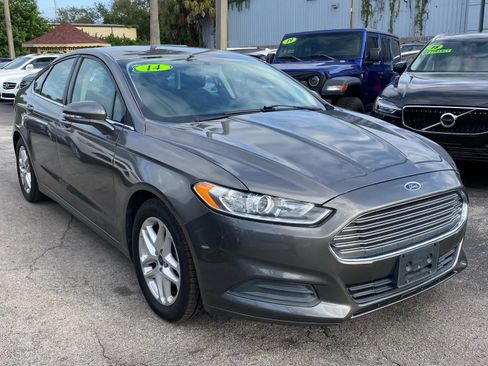 Used 2014 Ford Fusion SE FWD image 3
