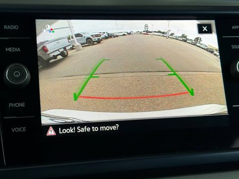 Used 2022 Volkswagen Taos SE FWD image 21