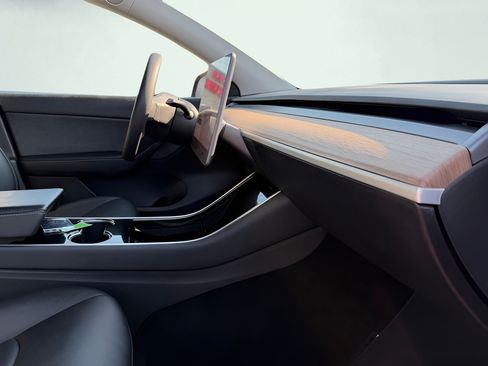 Used 2021 Tesla Model Y 2WD image 29