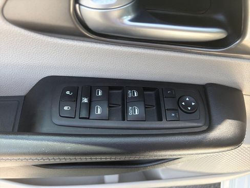 Used 2024 Chrysler Pacifica Touring-L FWD image 14