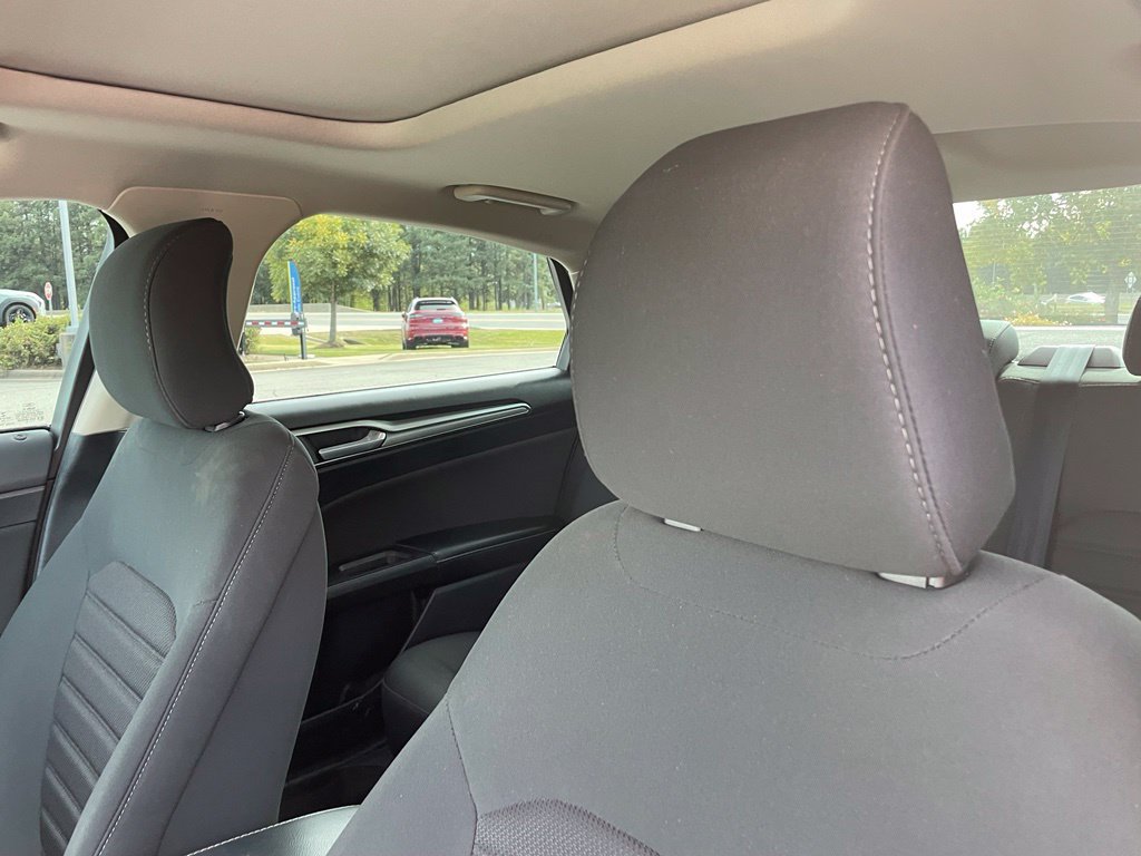 Used 2019 Ford Fusion SE FWD image 22