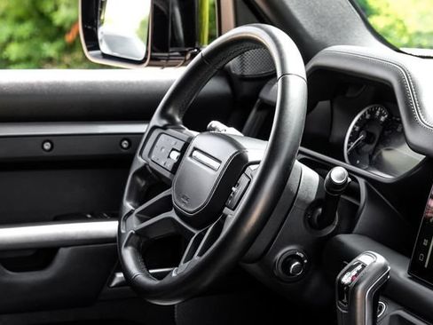 Used 2023 Land Rover Defender 110 X-Dynamic SE AWD/4WD image 21