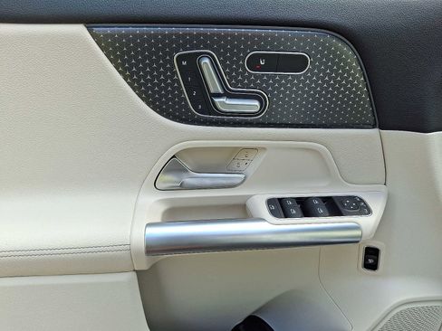 Certified 2025 Mercedes-Benz GLA 250 4MATIC image 6