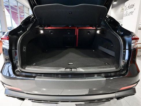 Used 2022 Maserati Levante Modena image 24