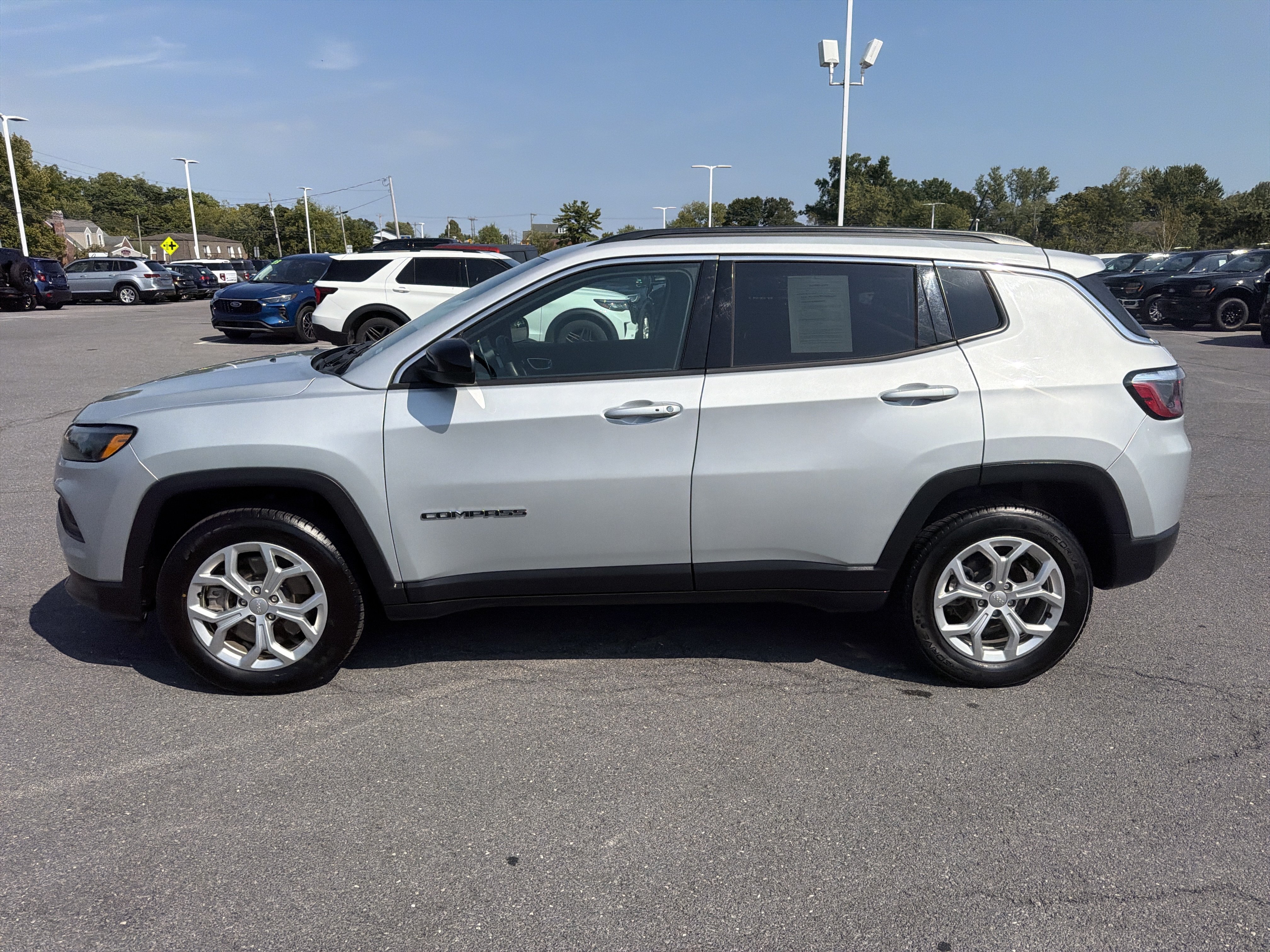 Used 2024 Jeep Compass Latitude AWD/4WD image 7