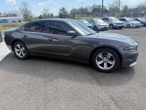 Used 2018 Dodge Charger SXT Plus RWD image 5