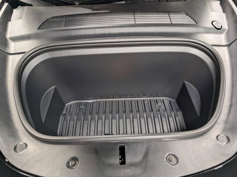 Used 2024 Tesla Model Y Performance image 15