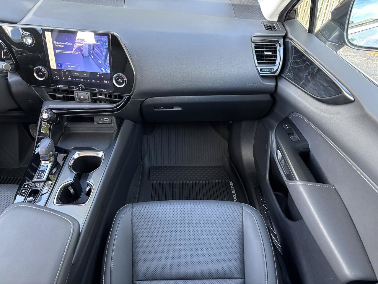 Used 2025 Lexus NX 350h AWD w/ Accessory Package (Z2) image 22