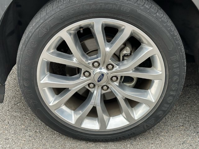 Used 2019 Ford Expedition Limited w/ Equipment Group 302A AWD/4WD image 16