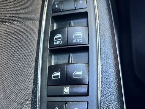 Used 2020 Dodge Charger SXT RWD image 6
