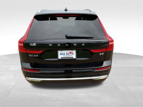 Used 2023 Volvo XC60 B5 Plus image 7