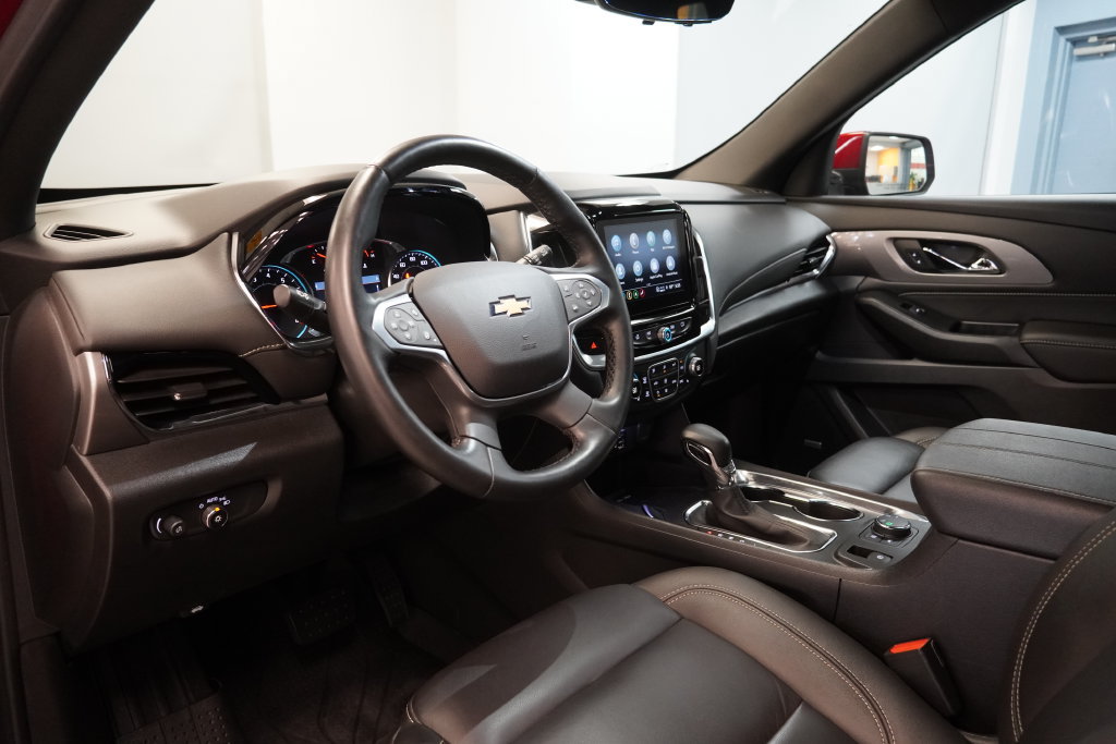 Used 2023 Chevrolet Traverse LT w/ LT Premium Package AWD/4WD image 12