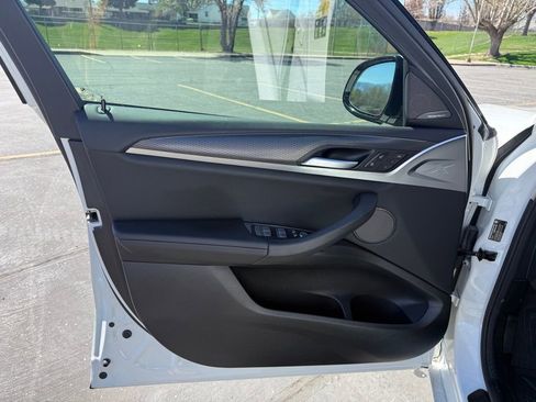 Used 2024 BMW X4 xDrive30i w/ M Sport Package image 9