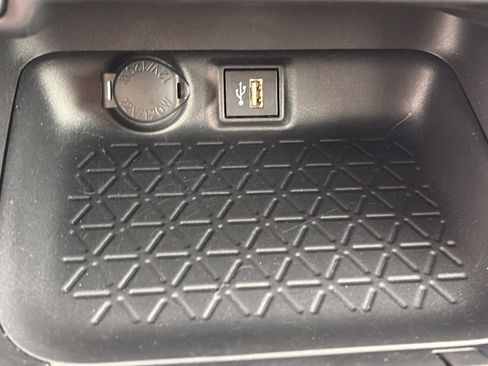 Used 2025 Toyota RAV4 XLE AWD/4WD image 20