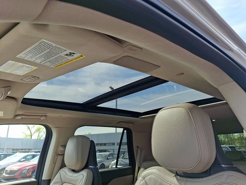 Used 2024 Lincoln Navigator Reserve AWD/4WD image 16
