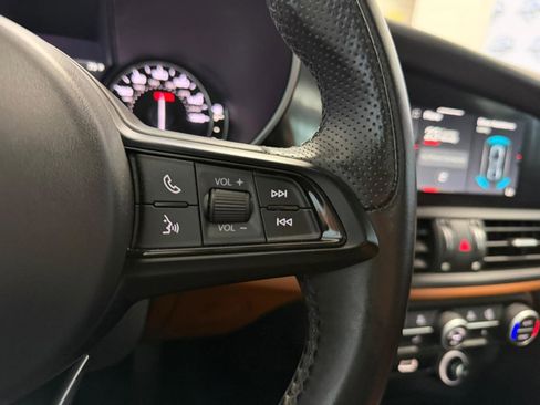 Used 2020 Alfa Romeo Giulia Ti w/ Nero Edizione RWD image 32