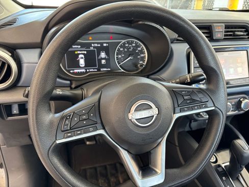 Used 2025 Nissan Versa SV FWD image 28
