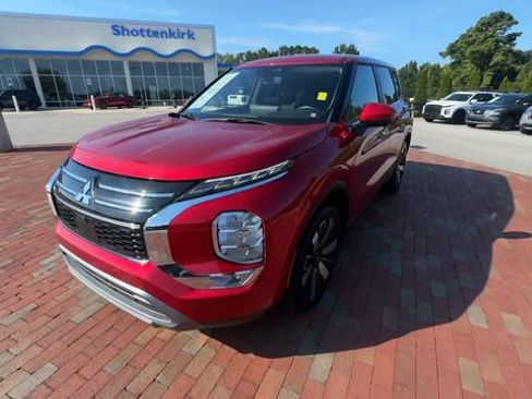 Used 2025 Mitsubishi Outlander SE FWD image 6