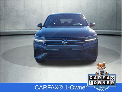 Used 2022 Volkswagen Tiguan SE w/ Panoramic Sunroof Package image 2