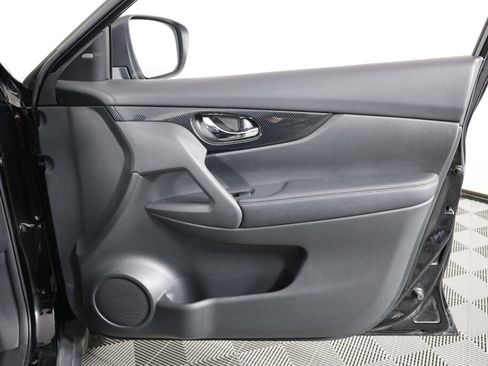 Used 2017 Nissan Rogue SL image 26