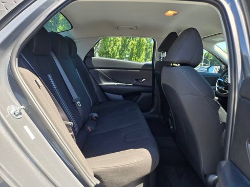Used 2025 Hyundai Elantra Hybrid FWD image 12
