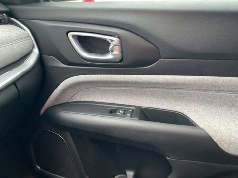 Used 2022 Jeep Compass Latitude image 23