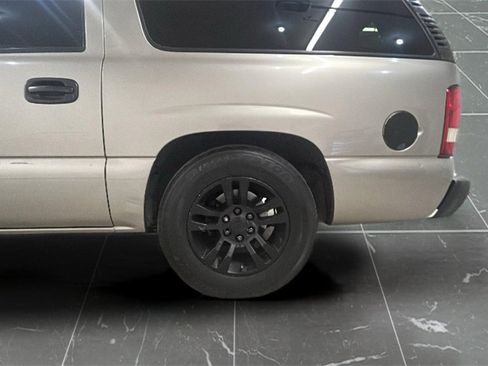 Used 2002 Chevrolet Suburban LS image 19