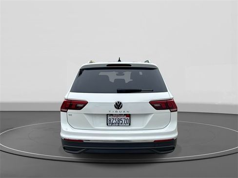 Certified 2022 Volkswagen Tiguan SE image 3