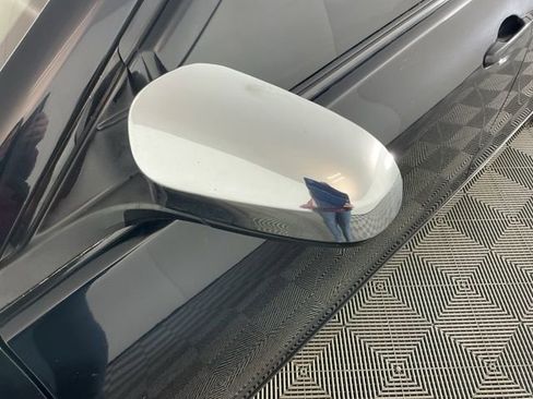 Used 2017 Toyota Camry SE image 9