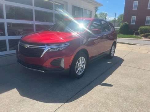 Used 2024 Chevrolet Equinox LT w/ LPO, Floor Liner Package FWD image 1