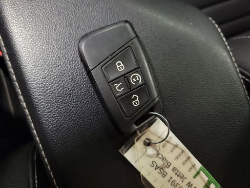 Used 2024 Volkswagen Jetta SE FWD image 15